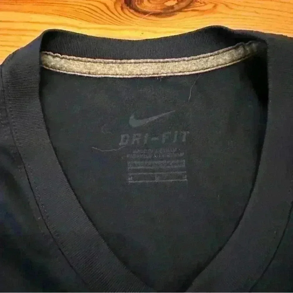 Nike Dri fit men’s M Butler T-shirt